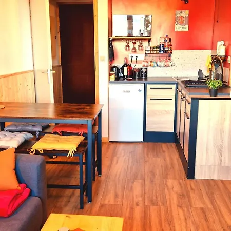 Apartment Montalbert , 2 Pieces, 4 Personnes - Fr-1-755-12